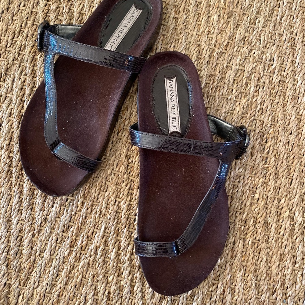Banana Republic, size 6, brown patent leather, adjustable strap toe sandals